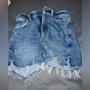 Abercrombie the 4” mom shorts